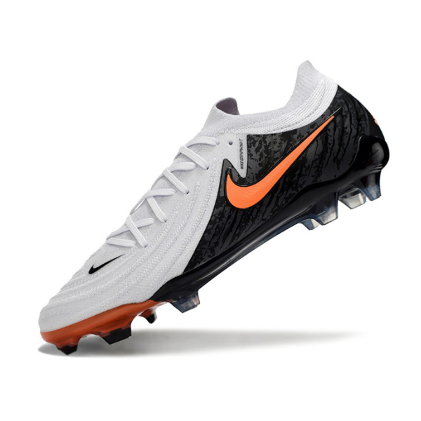 Chuteira Campo Nike Phantom GX2 Elite FG Branca, Preta e Laranja + MEIA DE BRINDE 🎁
